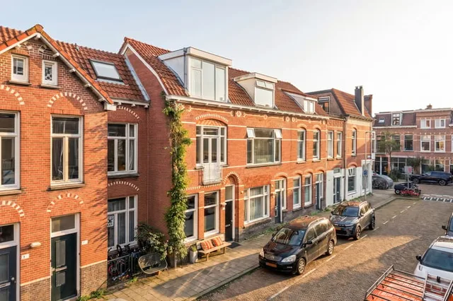 M.P. Lindostraat 5