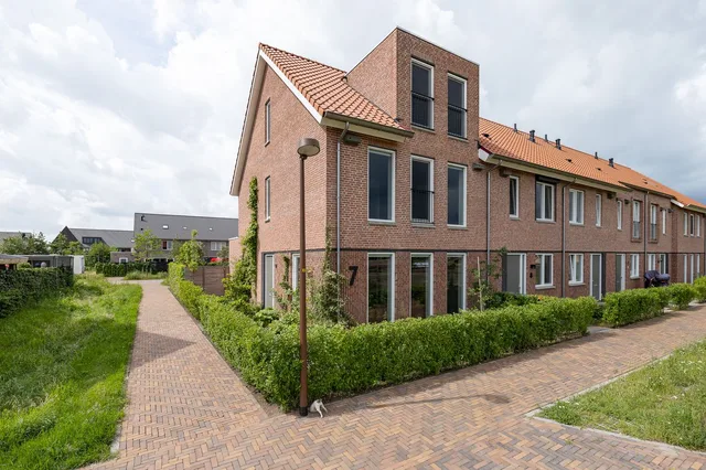 J. van den Broekstraat 7