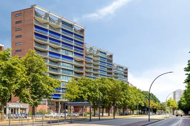 Boulevard 1945 375-111