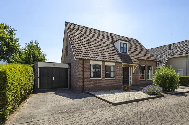 Koperwiek 16