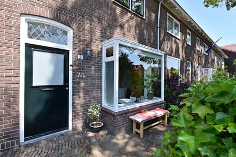 P.M.R. Versteeghstraat 3