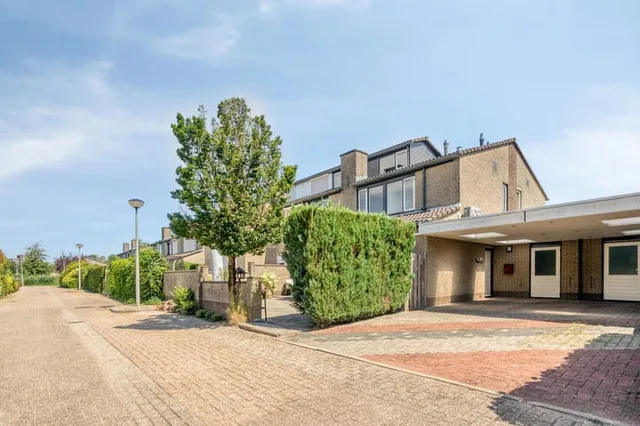 Henriëtte Roland Holststraat 4