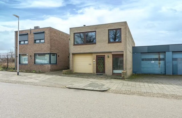 Hambeukerboord 82