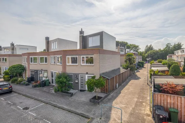 Riet Blom-Mouritsstraat 1