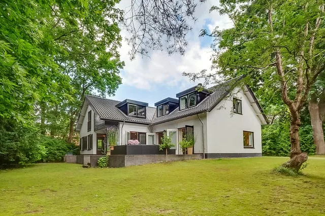 Burg. Van Holthelaan 1