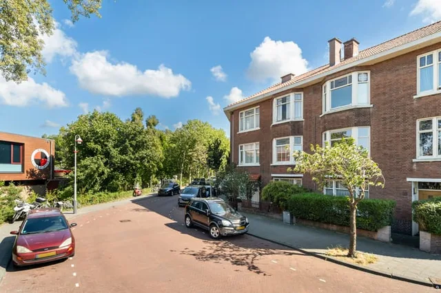 Van der Hoopstraat 25