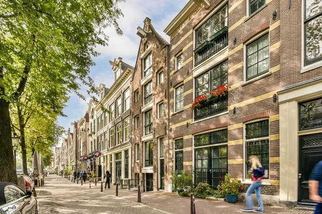 Oudezijds Voorburgwal 84