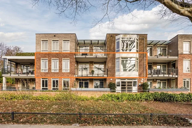 Van Vroonhovenlaan 32