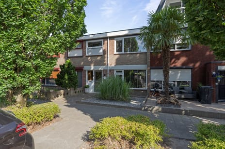 A. M. de Jongstraat 1