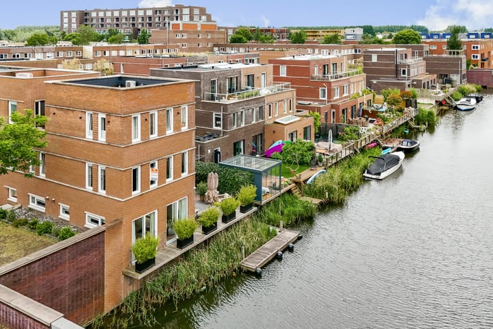 Eva Besnyöstraat 354