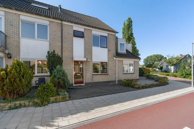Roosje Voshoeve 30