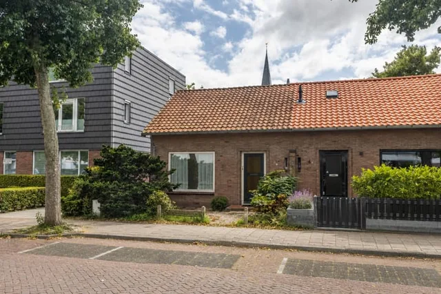 Pastoor van Muijenweg 4
