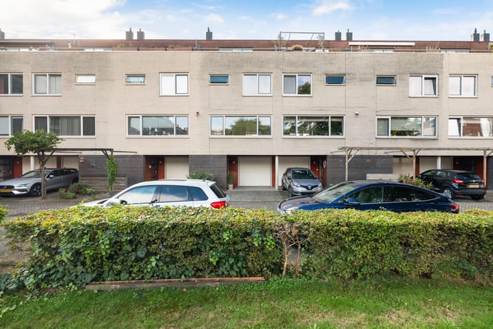 Jules Vernehof 29
