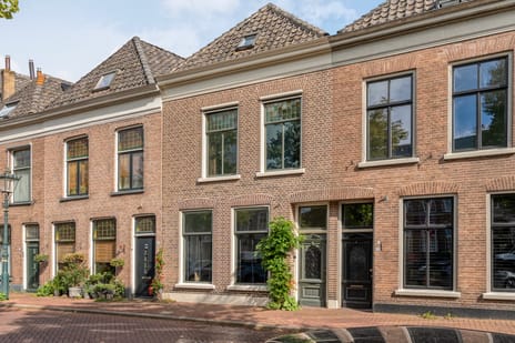 Burgwal 32
