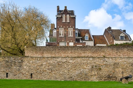 Onze Lieve Vrouwewal 13