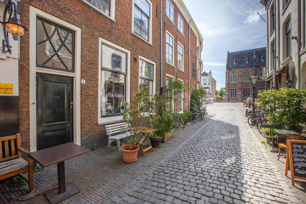 Kloksteeg 1