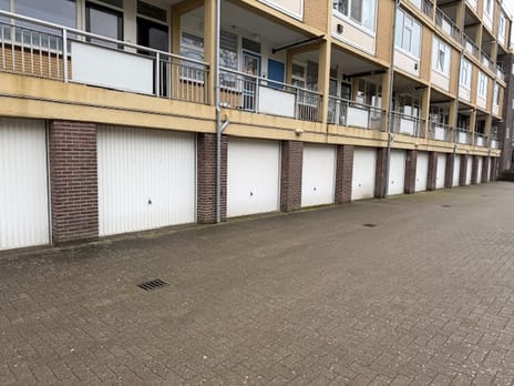 Karel Doormanlaan div. garages