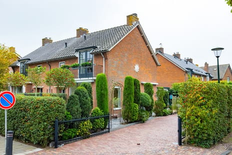 Middenweg 11